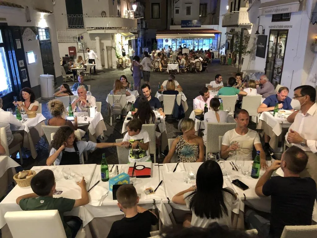 Restaurant, Residenza Luce, Naples