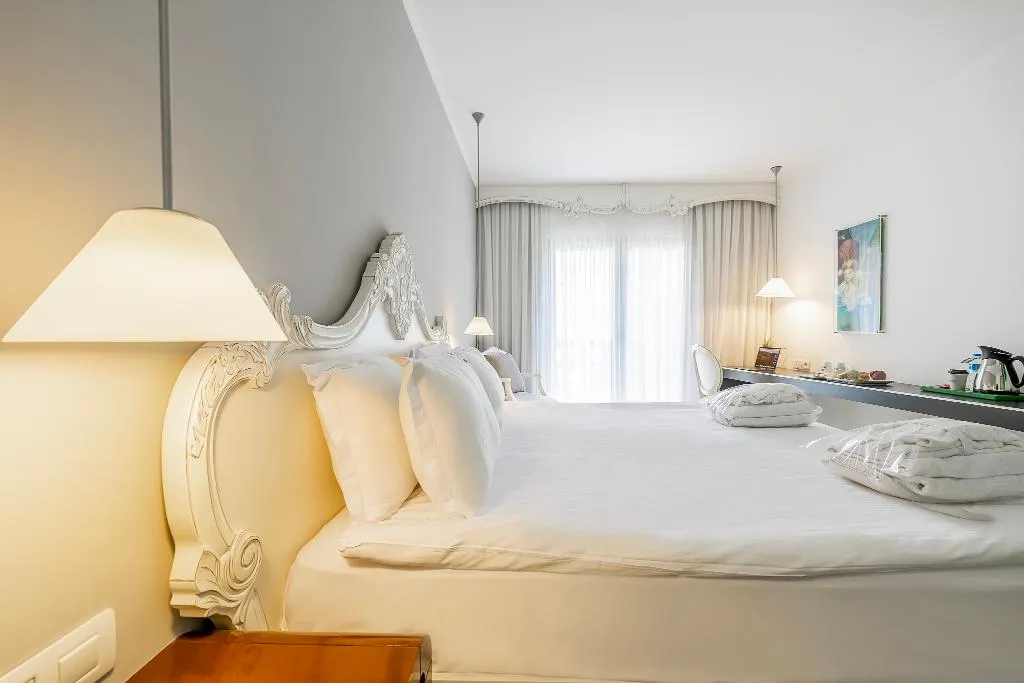 DOUBLE STANDARD Room, Beyond, Izmir