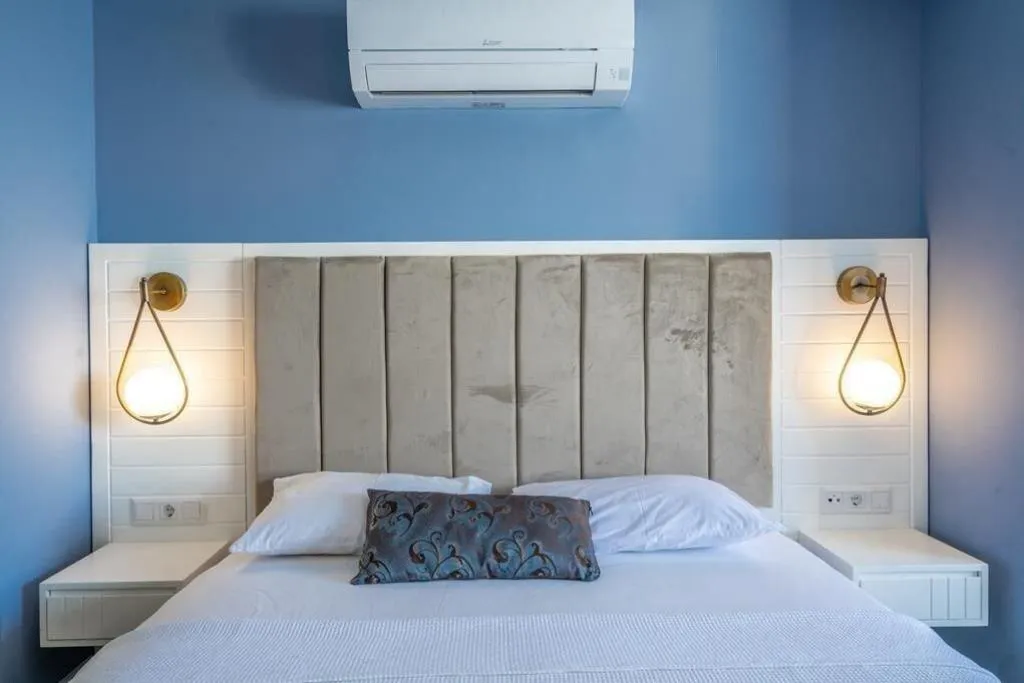 Room, Un Amor Hotel, Dalaman