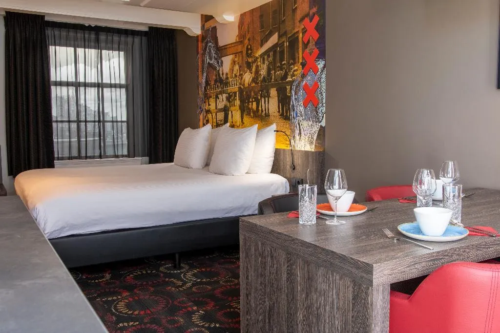 STUDIO CAPACITY 4 Room, Leonardo Eden Hotel Amsterdam City Center, Amsterdam