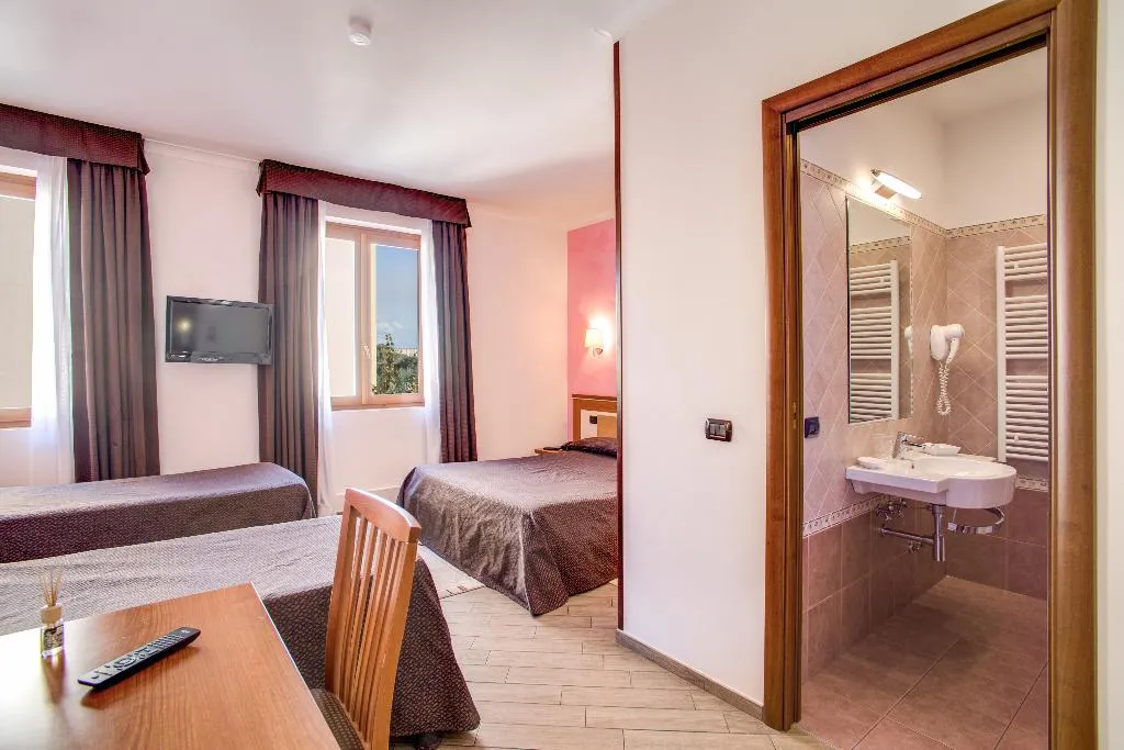 TRIPLE STANDARD Room, Hotel Roma Tiburtina, Rome