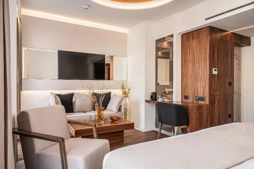 JUNIOR SUITE ONE BEDROOM ONE BATHROOM Room, Samos City Hotel, Samos