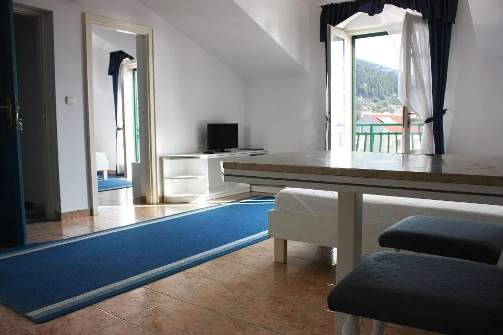 Room, Ivan, Split
