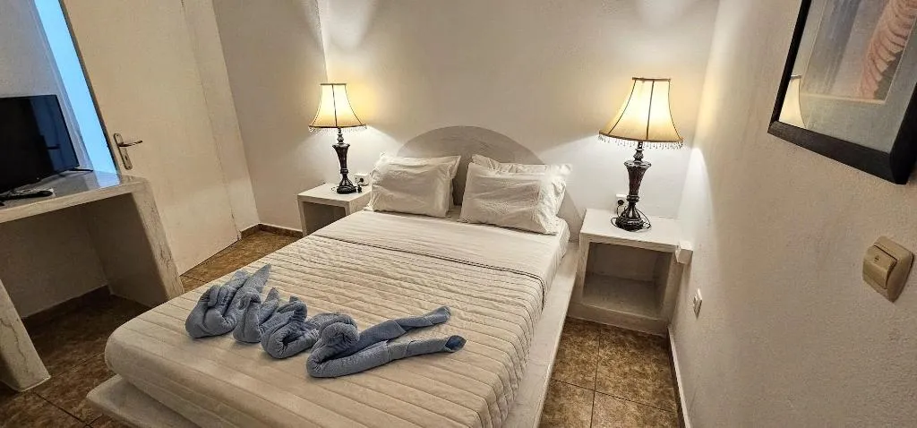 Room, Pleasure Beachside Studios, Santorini