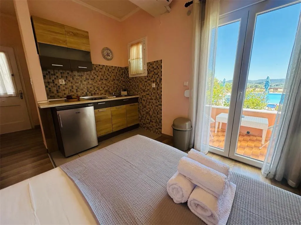 STUDIO POOL VIEW Room, Nikos Apartments Corfu, Corfu