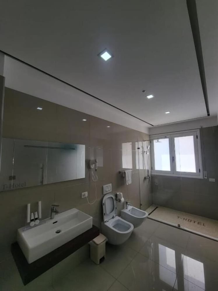 Thea Hotel, Kavaje