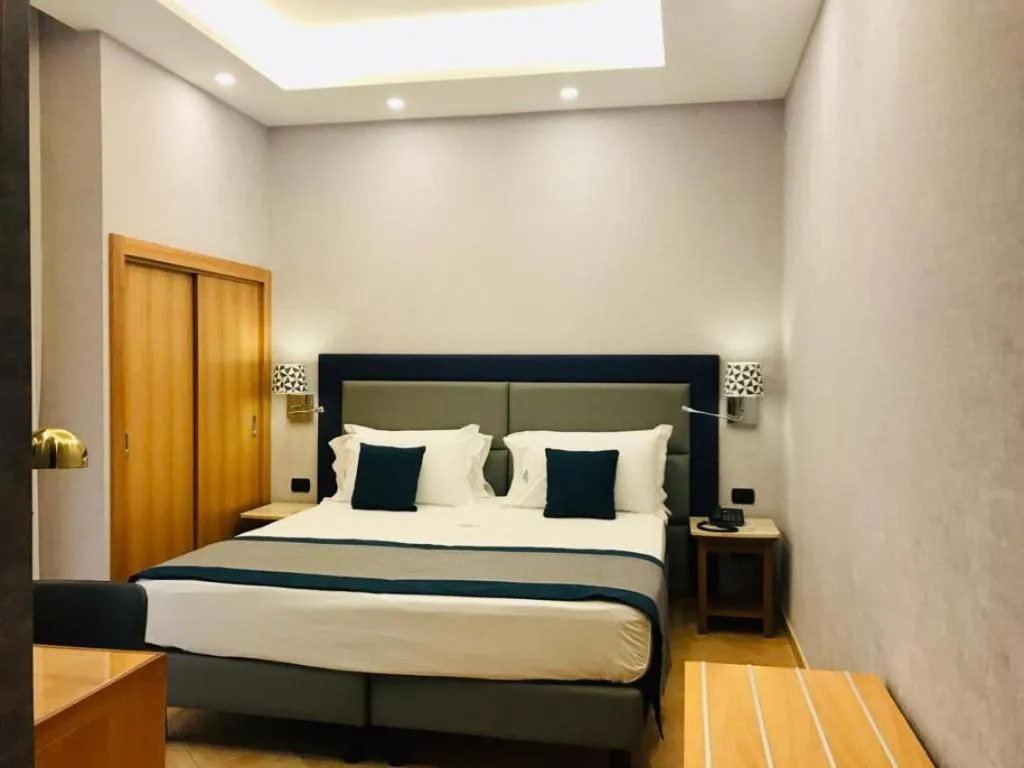 Double or Twin STANDARD Room, American Hotel, Naples