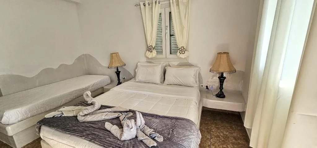 Room, Pleasure Beachside Studios, Santorini