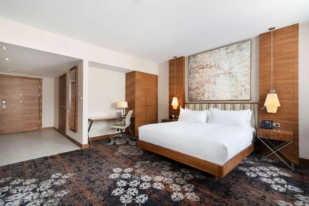 DOUBLE KING SIZE BED Room, DoubleTree by Hilton Krakow Hotel & Convention Cen, Krakow