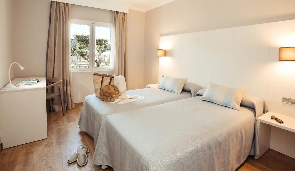 FAMILY ROOM TWO BEDROOMS Room, Minura Cala Galdana & Apartamentos d´Aljandar, Menorca