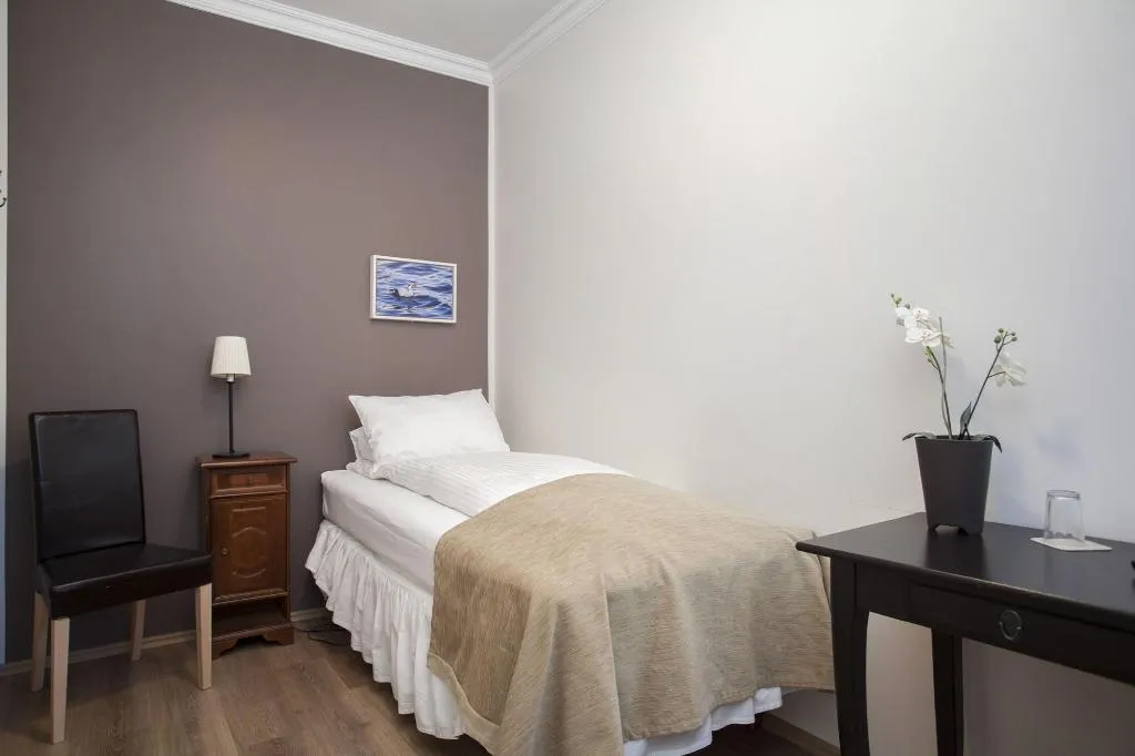 Room, Hilda, Reykjavik