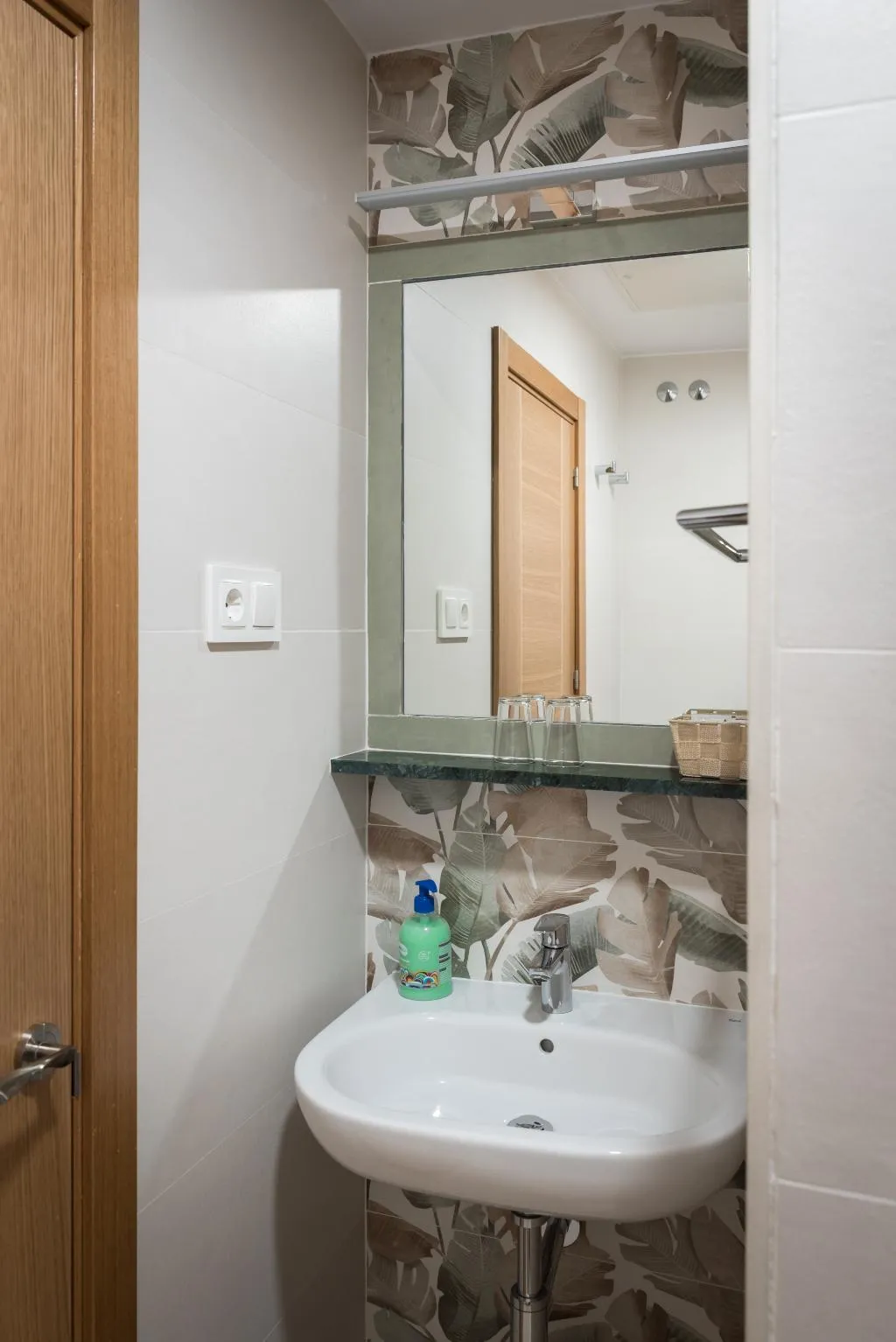 Room, San Antonio, Madrid