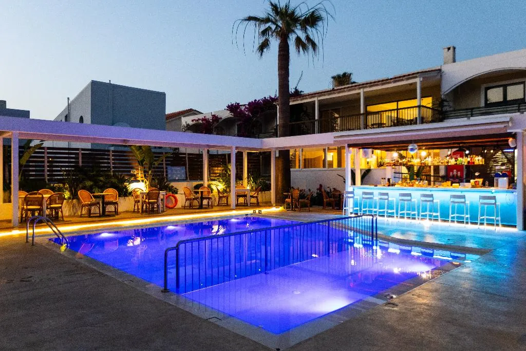 Bar, Trefon Hotel Apartments & Suites, Crete