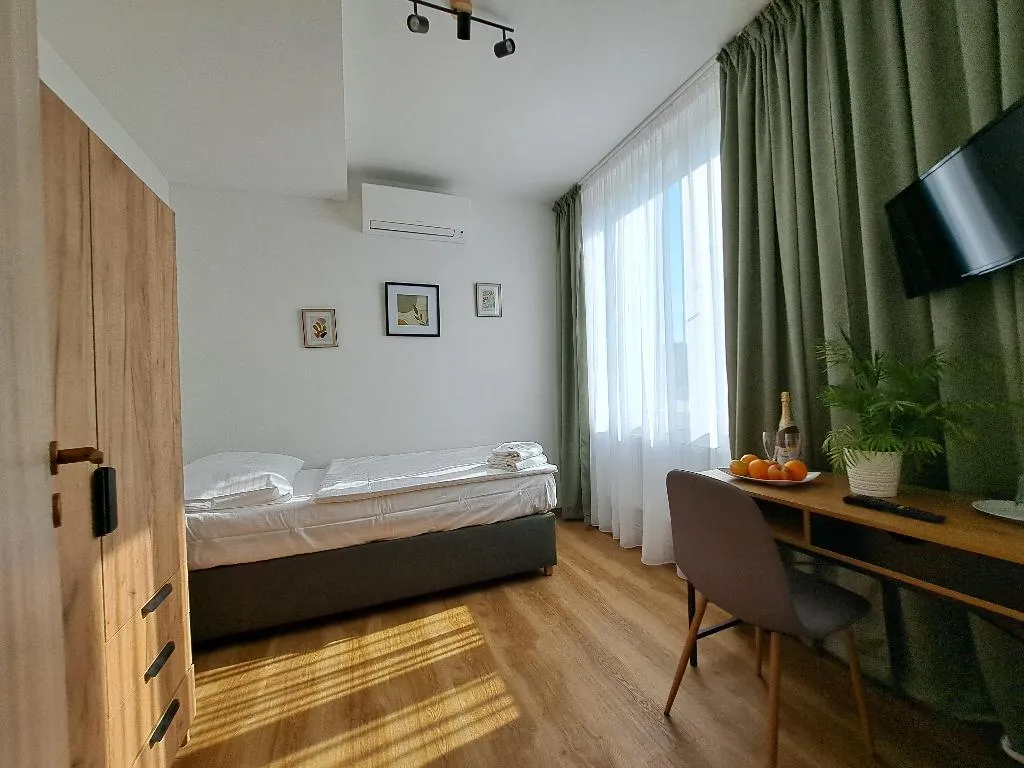 SINGLE ONE BEDROOM ONE BATHROOM Room, Legie, Prague