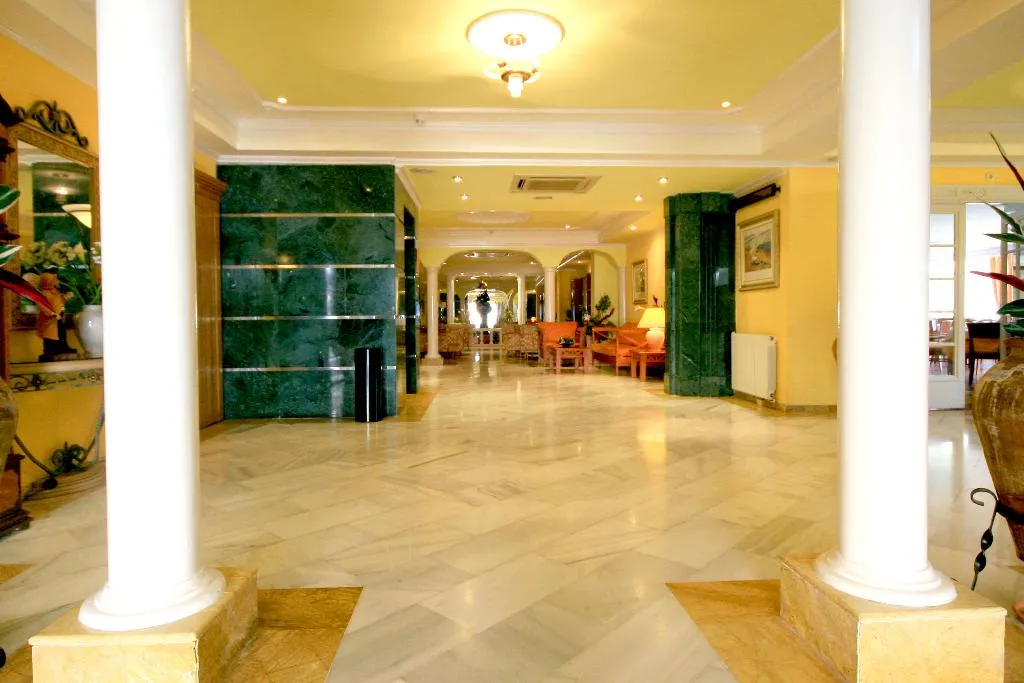 Lobby, Manaus, Majorca