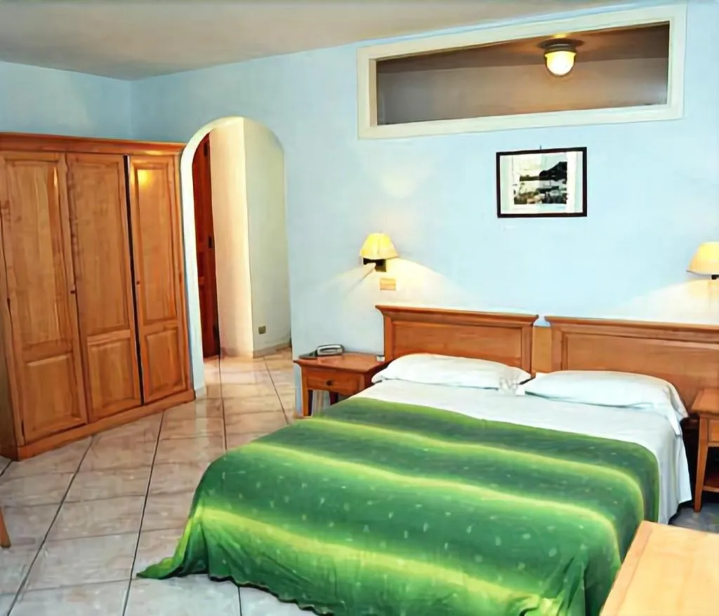 Room, L'Approdo, Naples