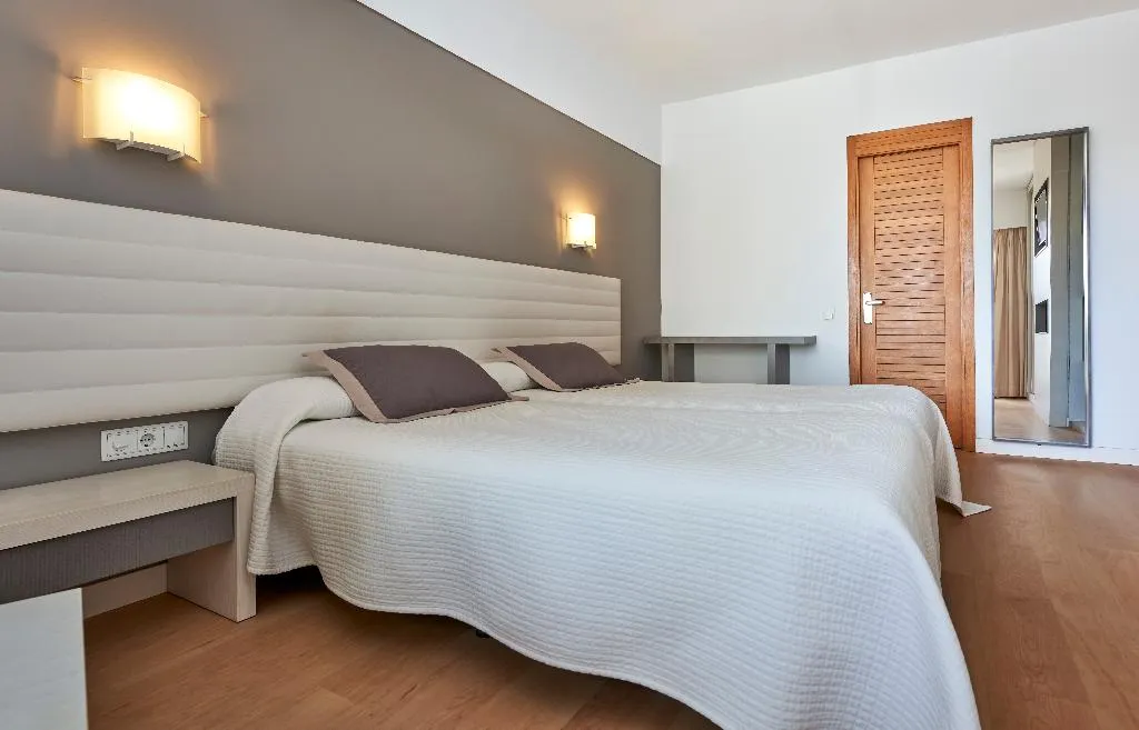 FAMILY ROOM WITH BALCONY Room, S'Entrador Playa, Majorca