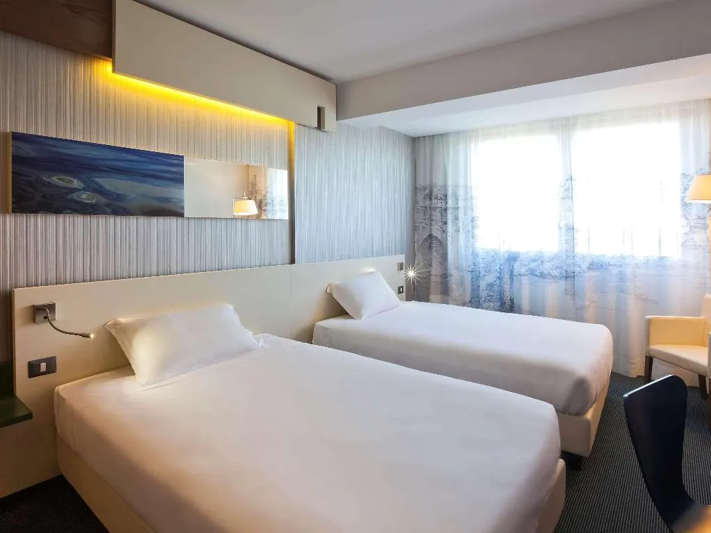 DOUBLE SUPERIOR TWO DOUBLE BEDS Room, ibis Styles Roma Eur, Rome