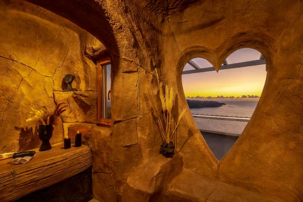 SUITE SUPERIOR WITH VIEWS Room, Athermi Suites, Santorini