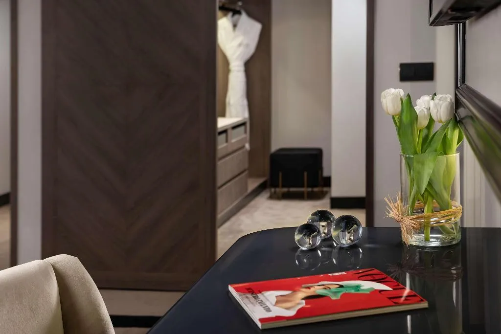 JUNIOR SUITE STANDARD Room, The Level At Hotel Melia Castilla, Madrid
