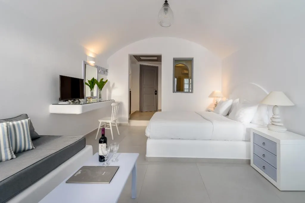 JUNIOR SUITE WITH PRIVATE POOL Room, Maison des Lys, Santorini
