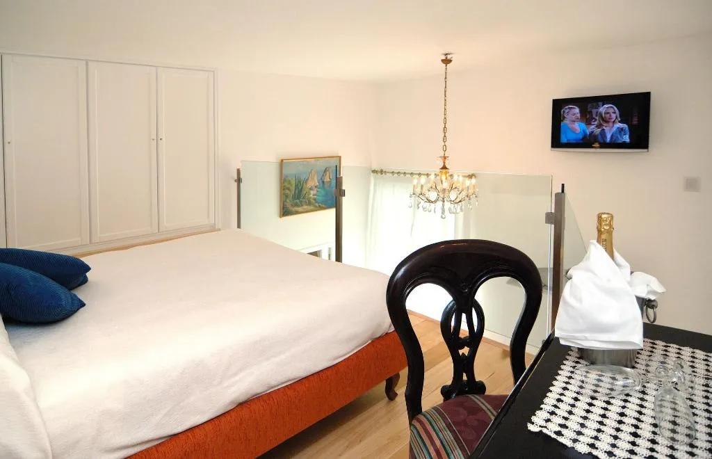 Room, Residenza Luce, Naples