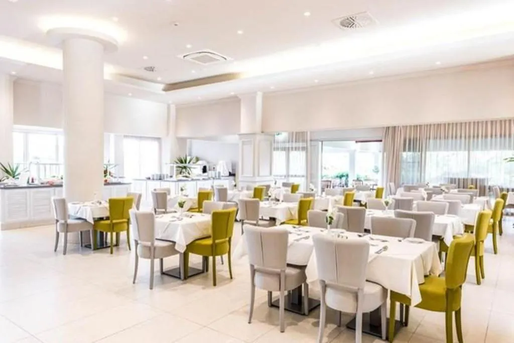 Restaurant, Nissiana Hotel and Bungalows, Cyprus