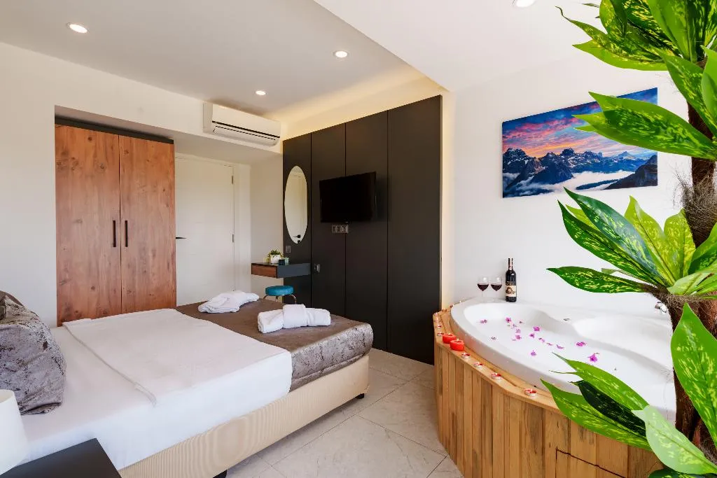 SUITE QUEEN SIZE BED Room, Mrt Suites Lara, Antalya