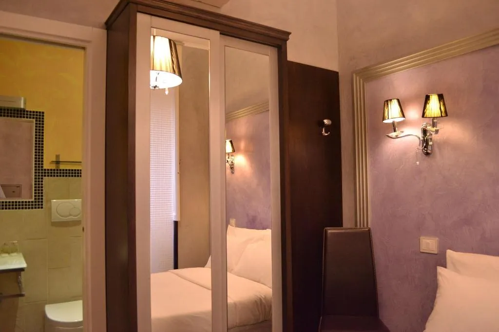 Room, Tiburtina House, Rome