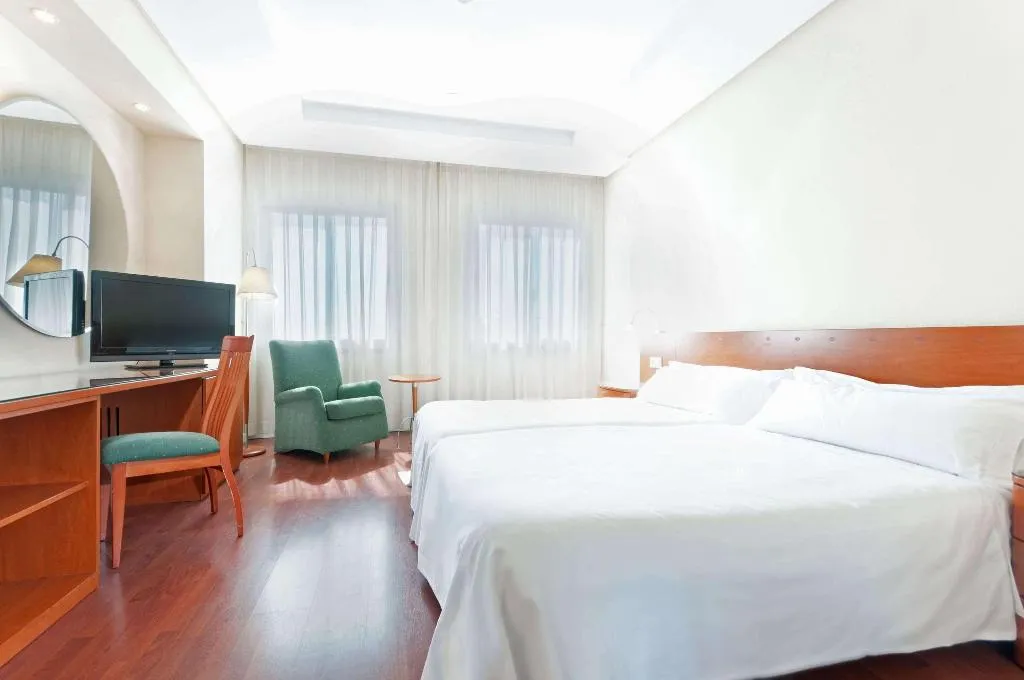 DOUBLE STANDARD Room, Hotel Madrid Chamartín Affiliated by Meliá, Madrid