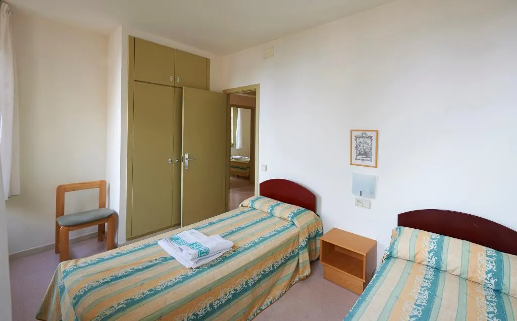 APARTMENT CAPACITY 4 Room, Cel.Les Abat Marcet, Barcelona