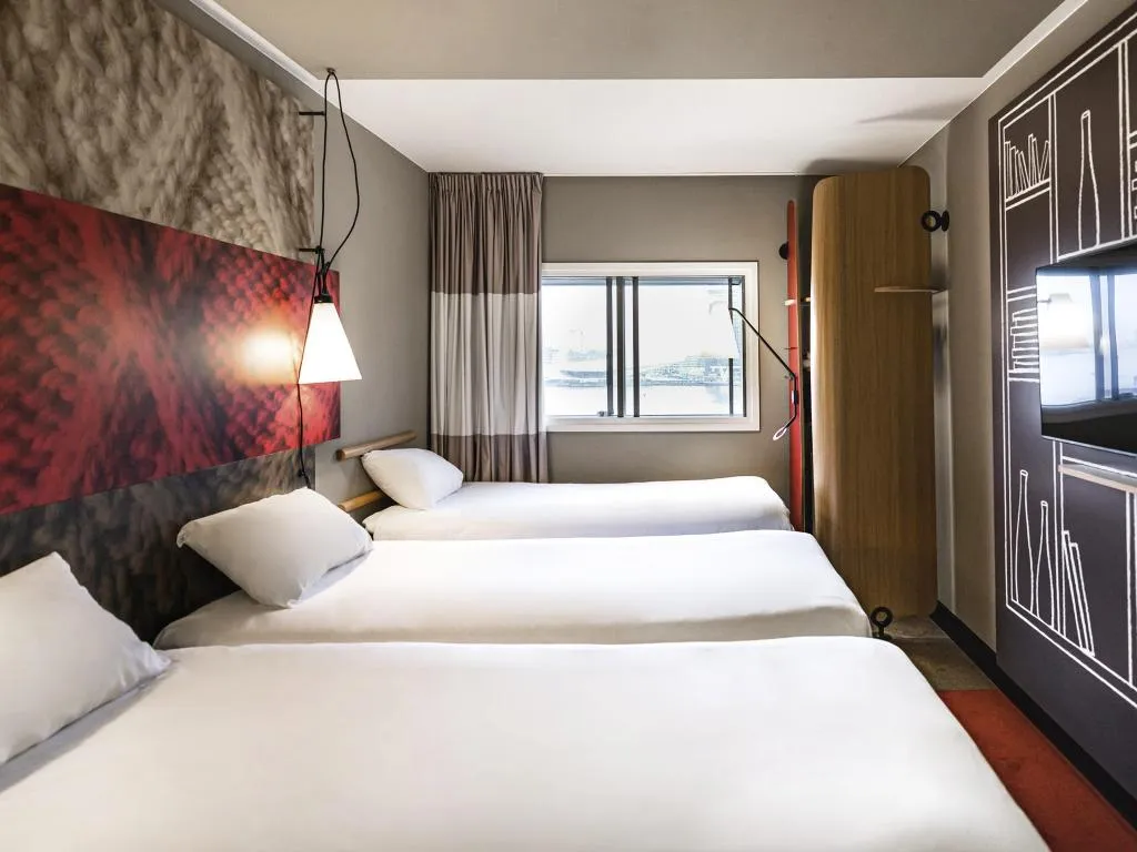 TRIPLE STANDARD Room, Ibis Amsterdam Centre, Amsterdam
