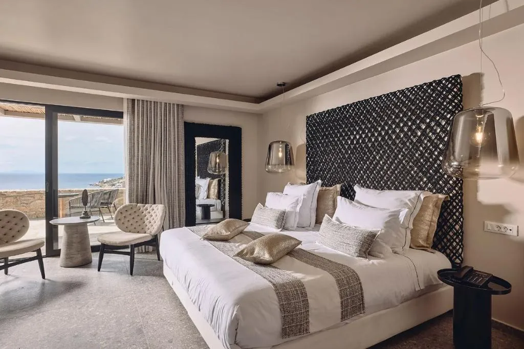 SUITE WITH JACUZZI Room, Amazon Mykonos Resort & Spa, Mykonos