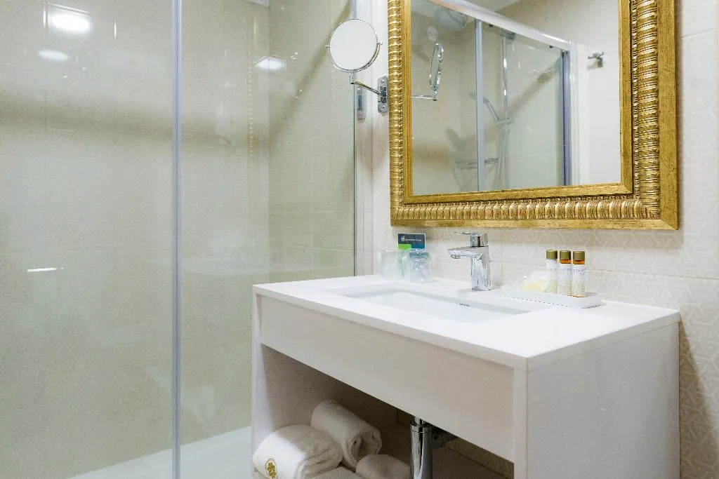 Double or Twin STANDARD Room, Hotel Lis Batalha, Porto