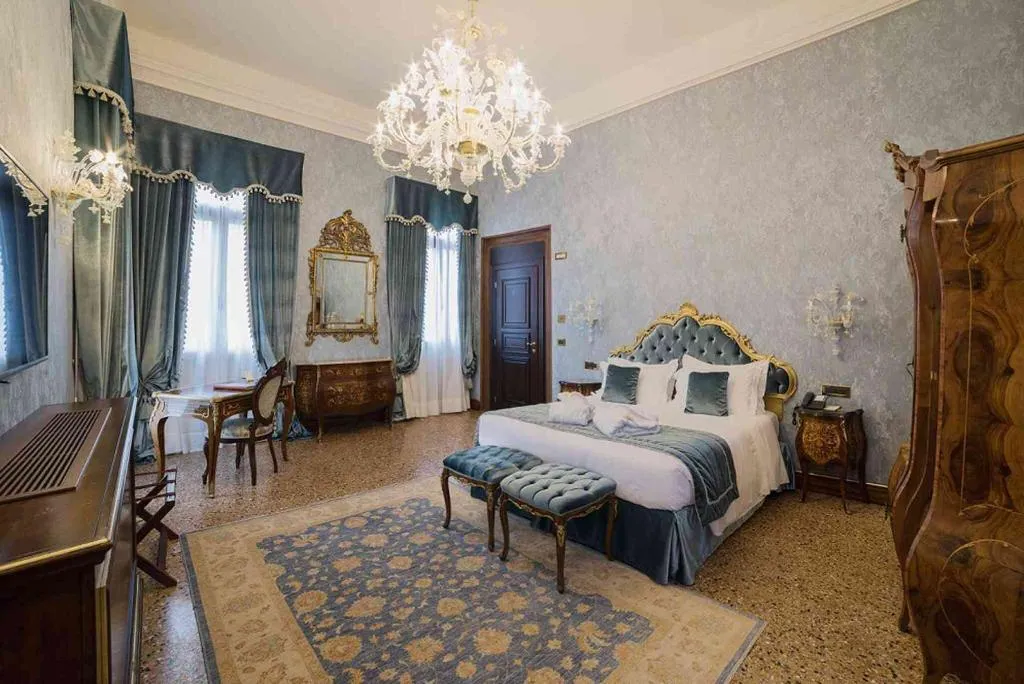 SUITE CANAL VIEW Room, Nani Mocenigo Palace, Venice
