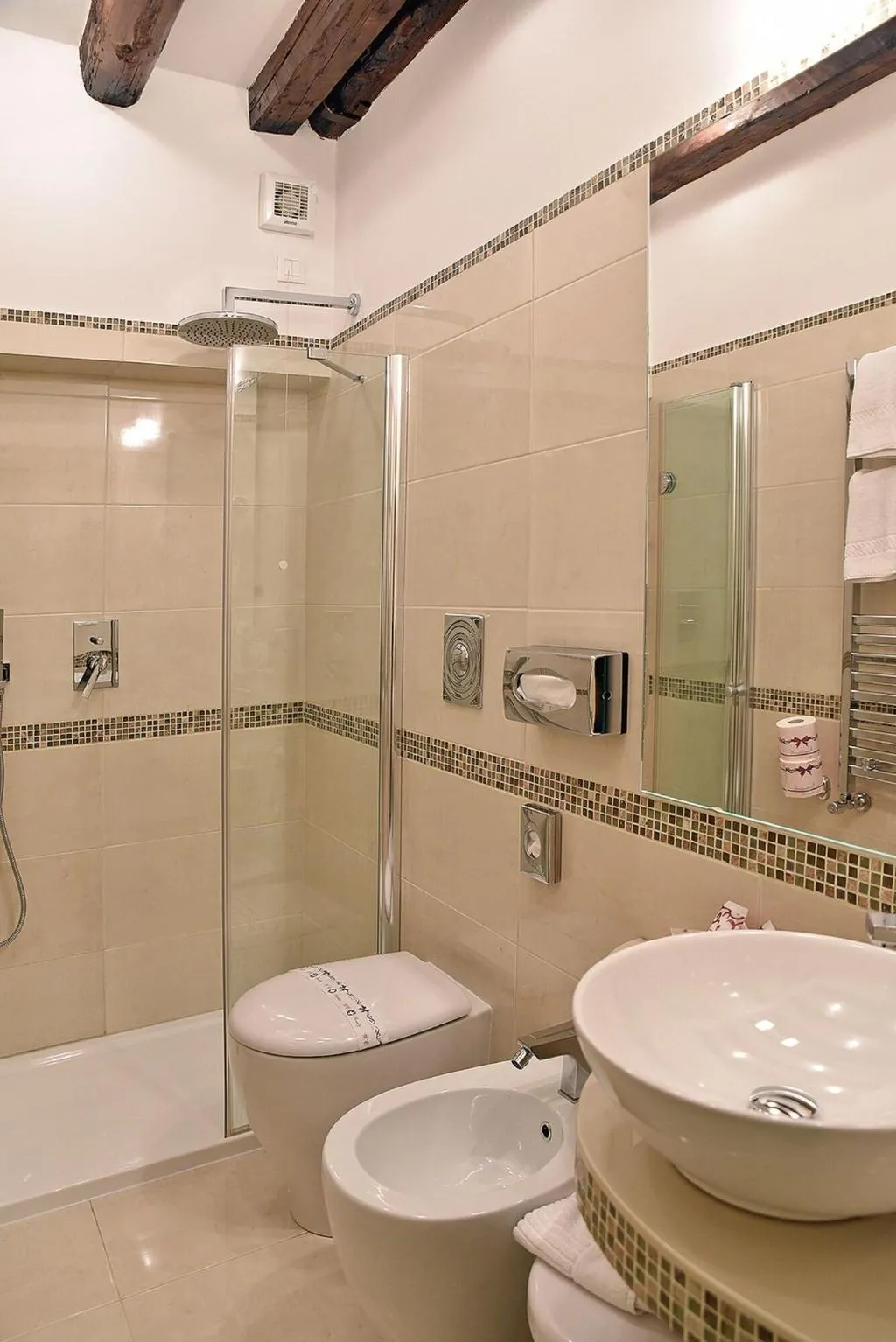 Room, Bel Sito e Berlino, Venice