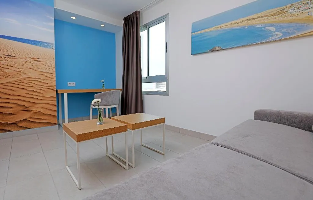 Room, Akeah Broncemar, Gran Canaria