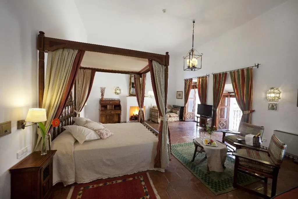 TWIN SUPERIOR Room, Parador de Guadalupe, Madrid