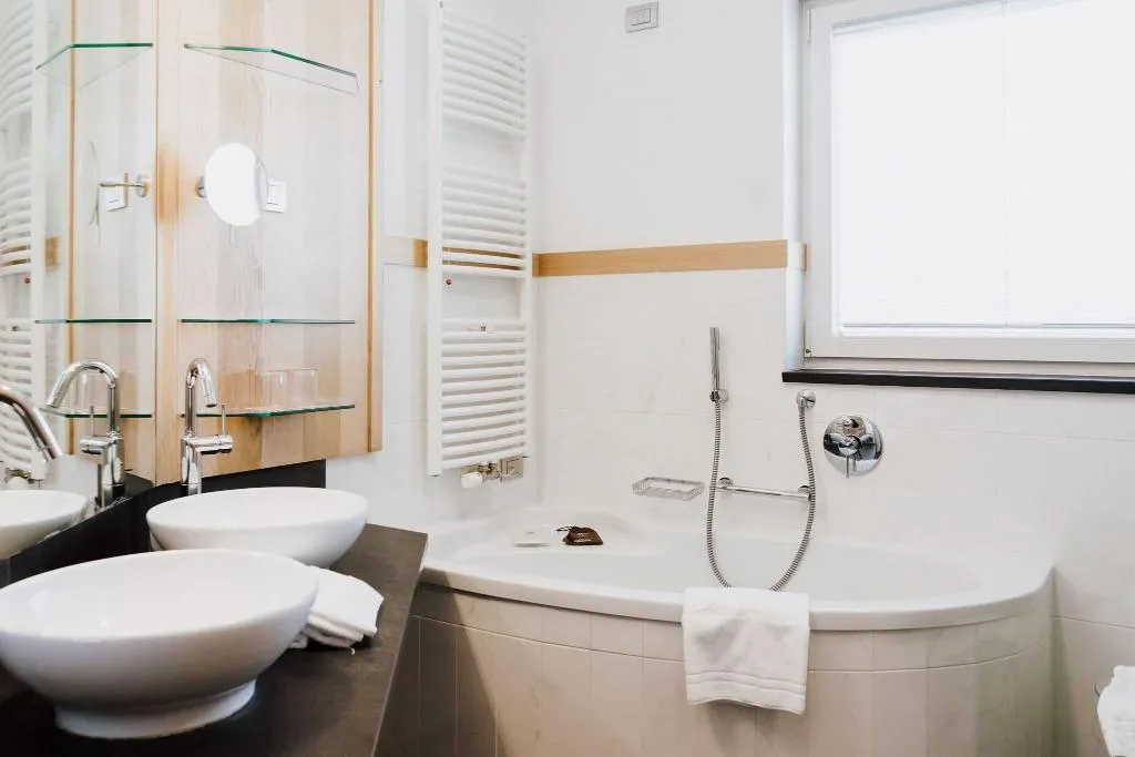 Room, Lac Salin Spa & Mountain Resort, Milan