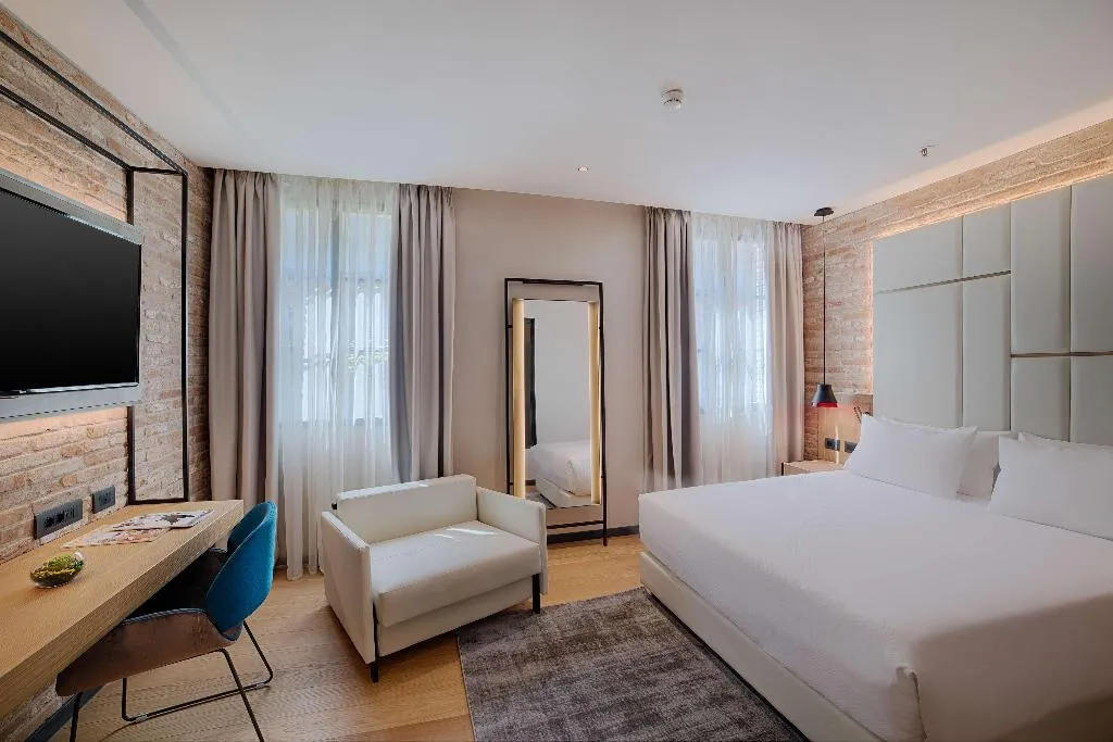 DOUBLE PREMIER Room, NH Collection Venezia Murano Villa, Venice