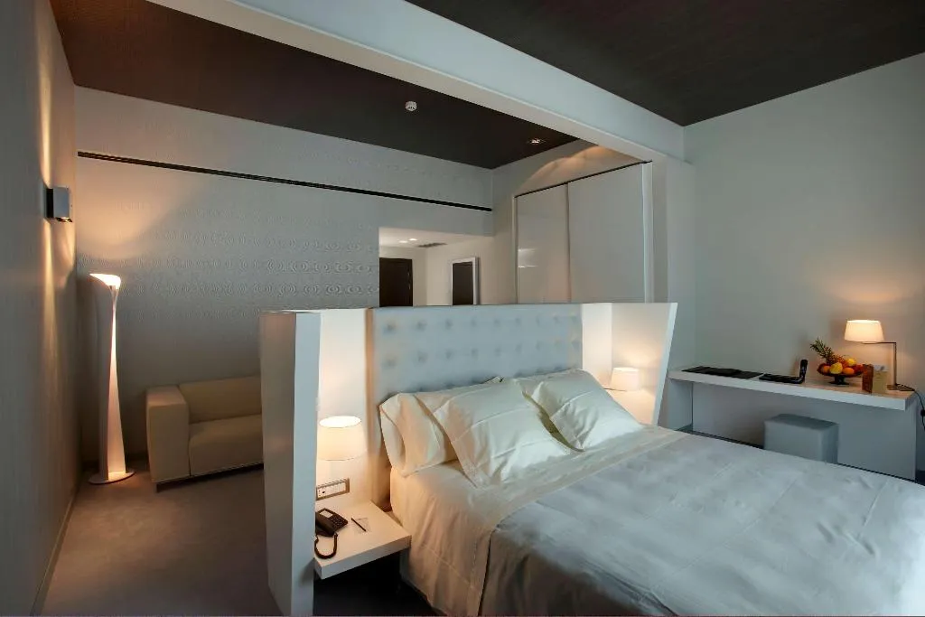 JUNIOR SUITE EXECUTIVE KING BED Room, Devero Hotel & Spa, BW Signature Collection, Milan