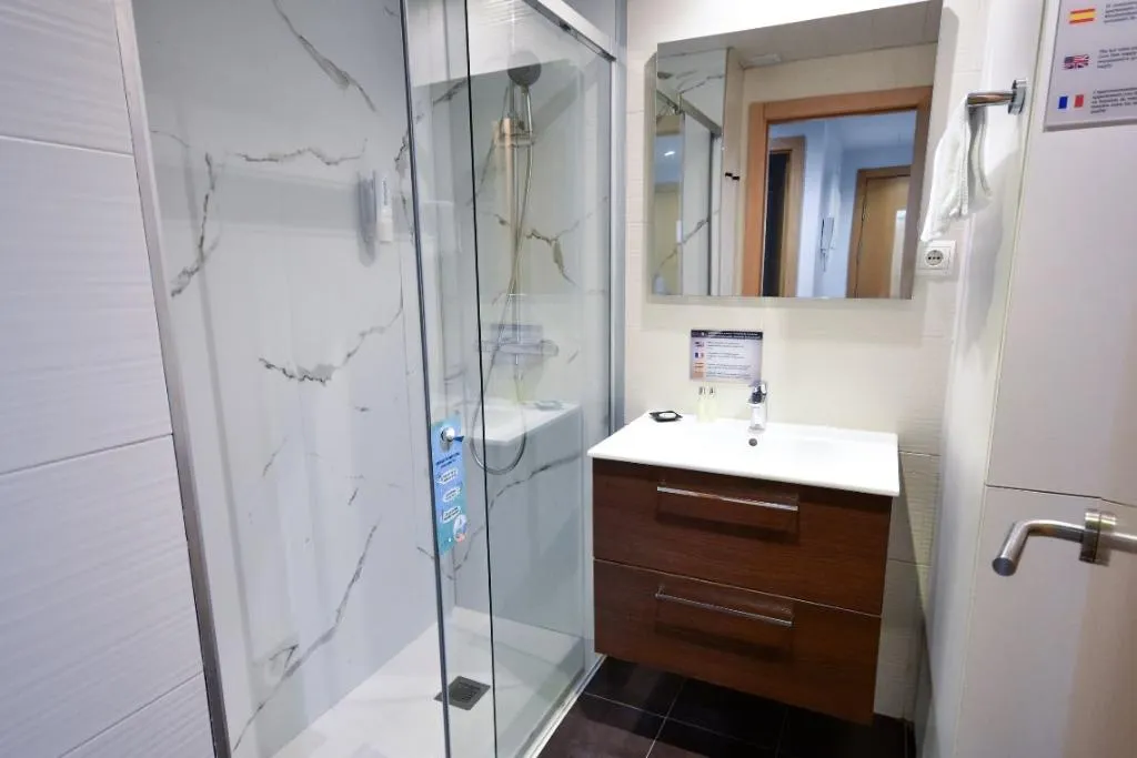 APARTMENT CAPACITY 4 TWO BEDROOMS Room, Sensation Authentic Gracia, Barcelona
