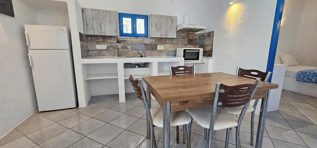 Room, Pleasure Beachside Studios, Santorini