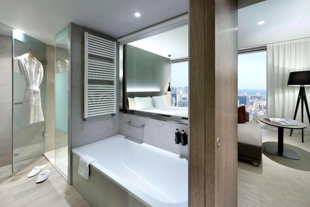 FAMILY ROOM CITY VIEW Room, Melia Barcelona Sky, Barcelona