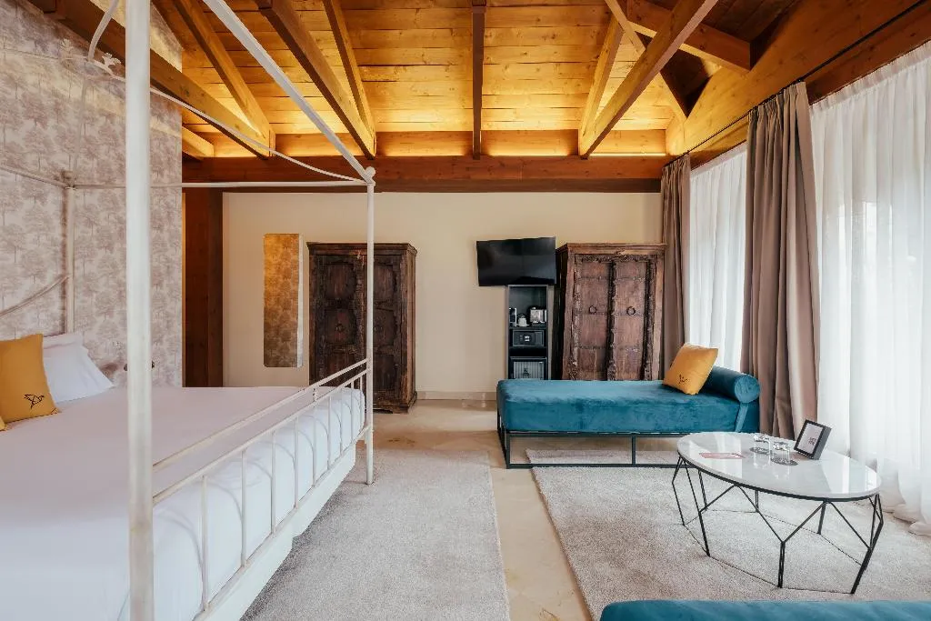JUNIOR SUITE EXECUTIVE Room, Hotel Cetina Palacio Ayala Berganza, Madrid