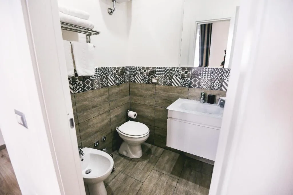 Room, Angolo Di Roma, Naples