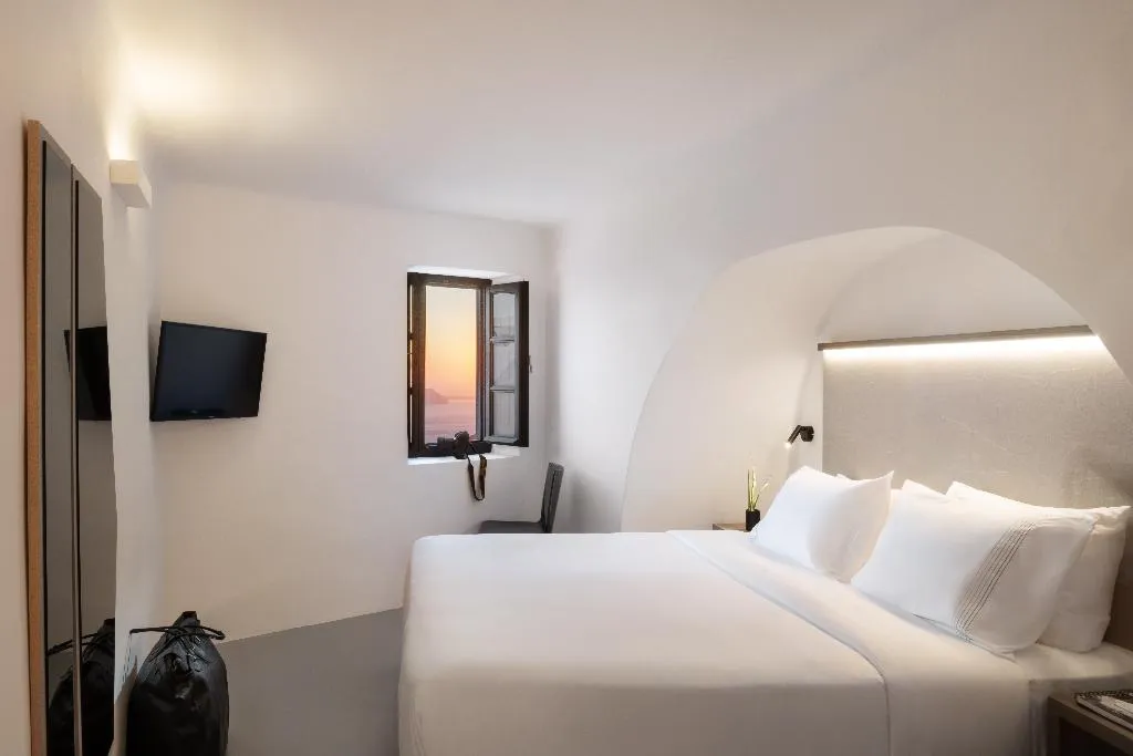 SUITE WITH VIEWS Room, Sun Rocks Boutique Hotel | Caldera View Suites, Santorini