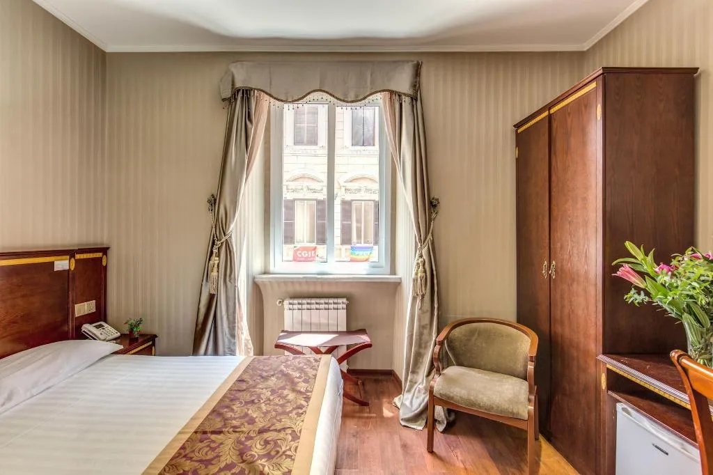 Room, B&B Drago d'Oro, Naples