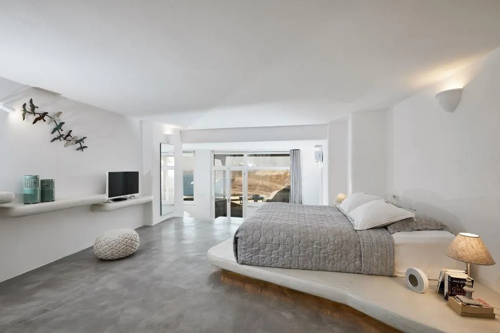 SUITE WITH PRIVATE POOL Room, Suites of the Gods Cave Spa, Santorini
