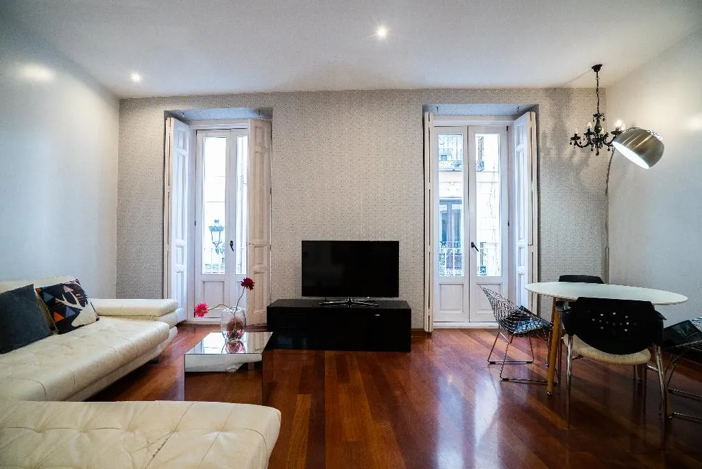 APARTMENT FOUR BEDROOMS TWO BATHROOMS Room, Smartr Madrid Atocha, Madrid